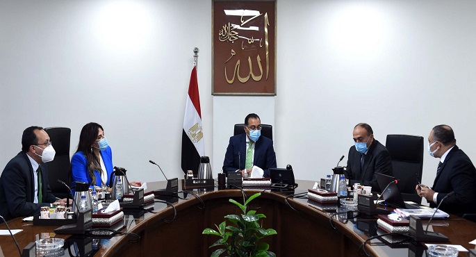بالصور .. رئيس الوزراء يستعرض دراسة حول أصول وأراضي مراكز البحوث الزراعية في المحافظات
