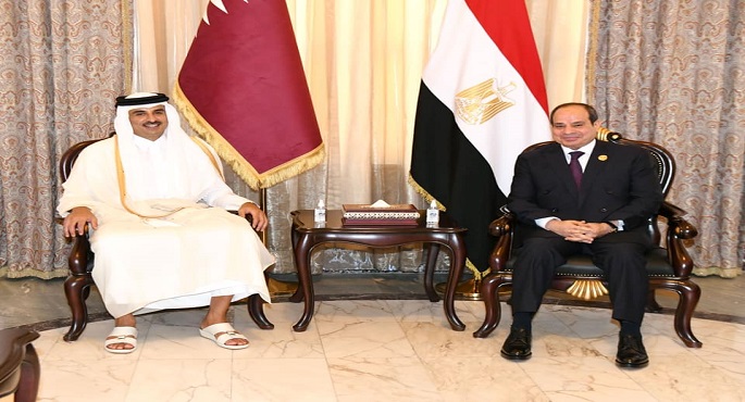 بالصور .. الرئيس السيسي يلتقي أمير قطر في بغداد .. و التوافق على مواصلة التشاور من أجل دفع العلاقات بين البلدين