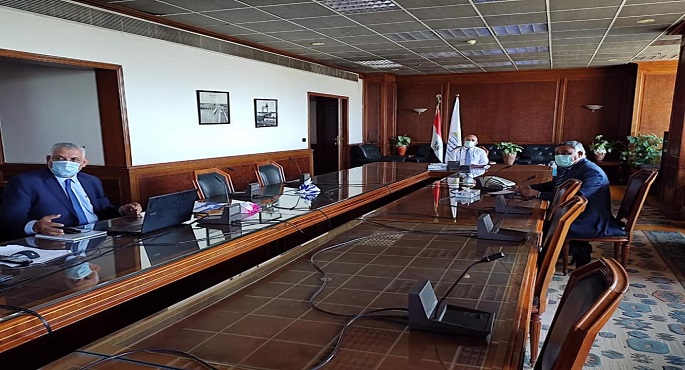 وزير الرى يتابع موقف المشروعات المنفذة في مجال الصرف الزراعى