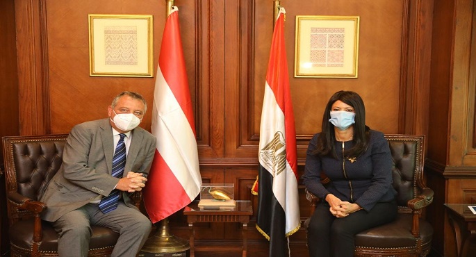 مصر والنمسا توقعان تمويلا تنمويًا بقيمة 8.5 مليون يورو لشراء آلات ومعدات لصيانة السكك الحديدية