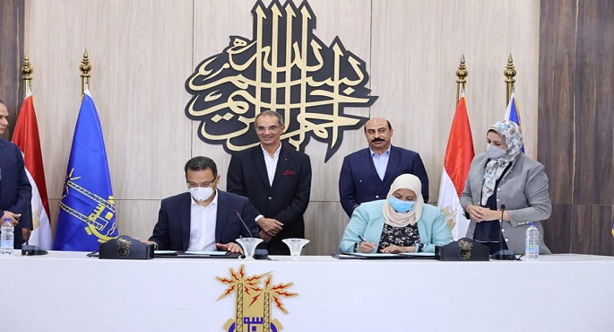بالصور.. وزير الاتصالات يوقع بروتوكولات تعاون مع محافظة أسوان لتنفيذ مشروعات بقرى “حياة كريمة”