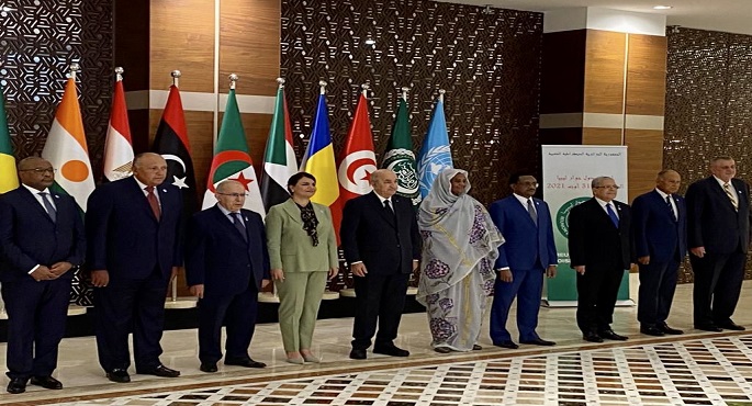 بالصور.. الرئيس الجزائري يستقبل شكري والوزراء المشاركين في اجتماع دول جوار ليبيا