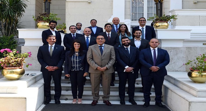 بالصور.. رئيس الوزراء يلتقي الشاب المصري مصطفى قنديل الرئيس التنفيذي لشركة “سويفل”