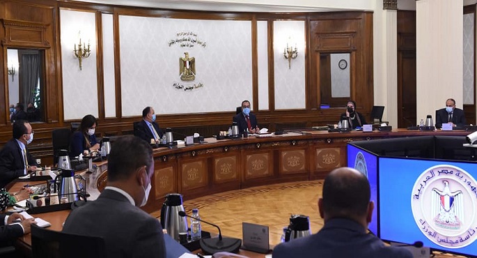 بالصور.. رئيس الوزراء يتابع الموقف التنفيذي للمبادرة الرئاسية لإحلال المركبات المتقادمة للعمل بالغاز الطبيعي