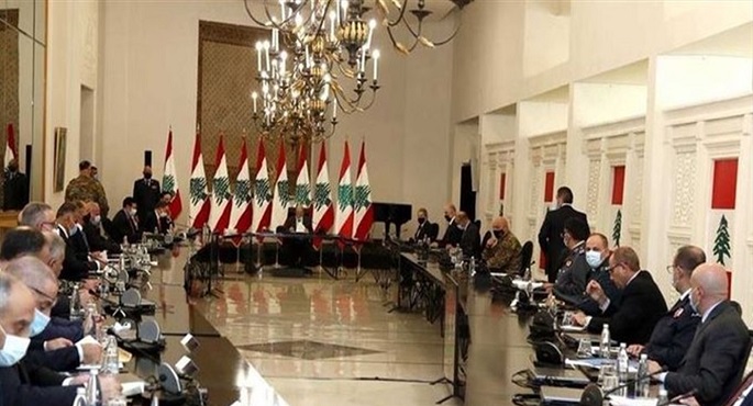 مجلس الدفاع اللبناني يكلف قوات الأمن بالرقابة على مصادر الطاقة.. وعون يحذر من تسييس انفجار عكار