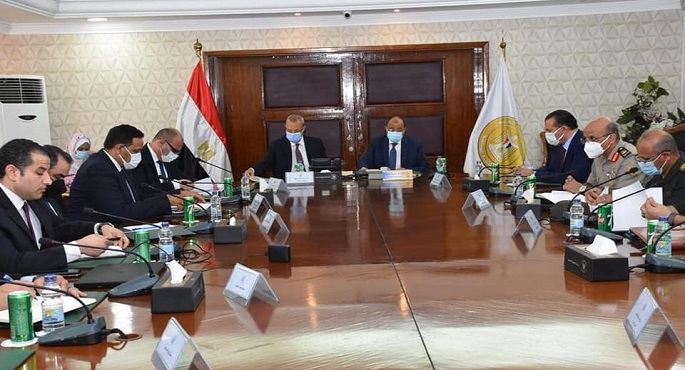 بالصور .. وزير التنمية المحلية يتابع مع 18 محافظاً توفير الأراضى المطلوبة لمبادرة حياة كريمة