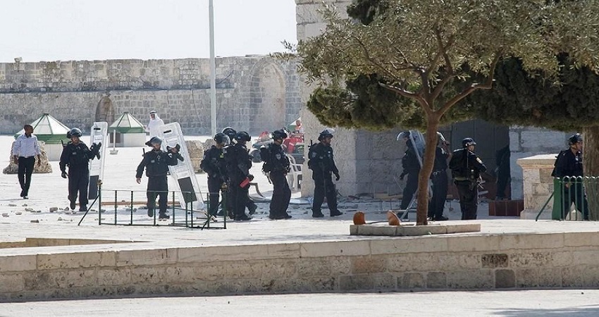 إصابات واعتقالات في صفوف الفلسطينيين عقب اعتداء الاحتلال على وافدين للصلاة في الأقصى