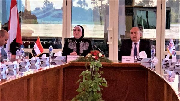 نيفين جامع : تفعيل دور فروع هيئة التنمية الصناعية بالمحافظات