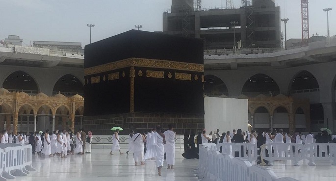 السعودية تستقبل أولى رحلات المعتمرين القادمين من الخارج