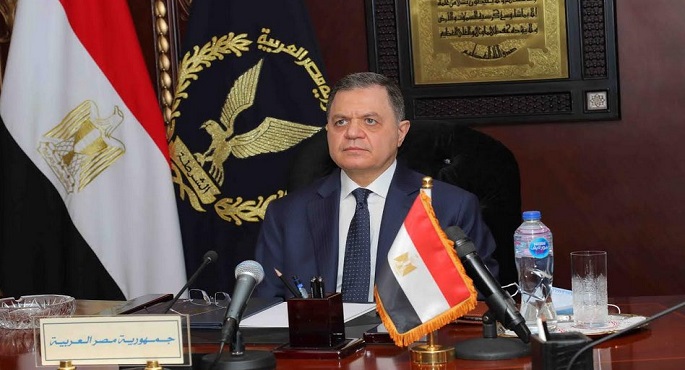 وزير الداخلية يعتمد الحركة العامة لتنقلات وترقيات ضباط الشرطة