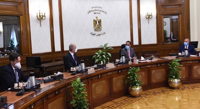 بالصور.. رئيس الوزراء يلتقي رئيس “سيمنس” ويعرب عن سعادته بالانتهاء من التفاصيل الفنية للقطار السريع