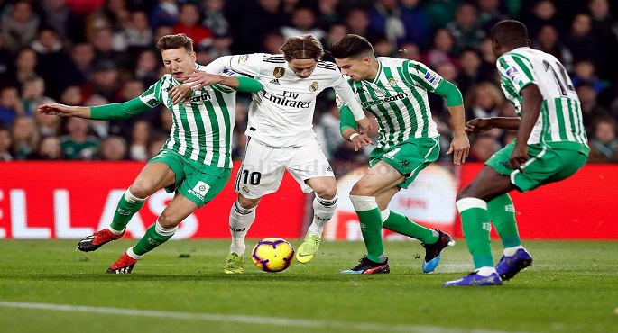ريال مدريد ضيفاً ثقيلاً على ريال بيتس في الدوري الإسباني الليلة