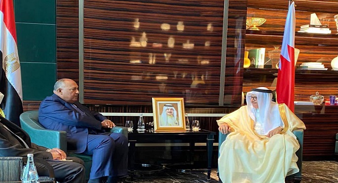 بالصور .. شكرى يلتقى نظيره البحرينى وينقل اليوم رسالة من السيسي إلى عاهل البحرين