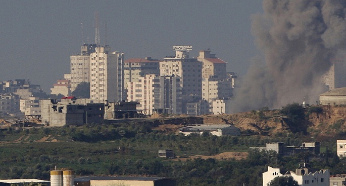 إسرائيل تقصف مواقع في غزة رداً على إطلاق بالونات حارقة