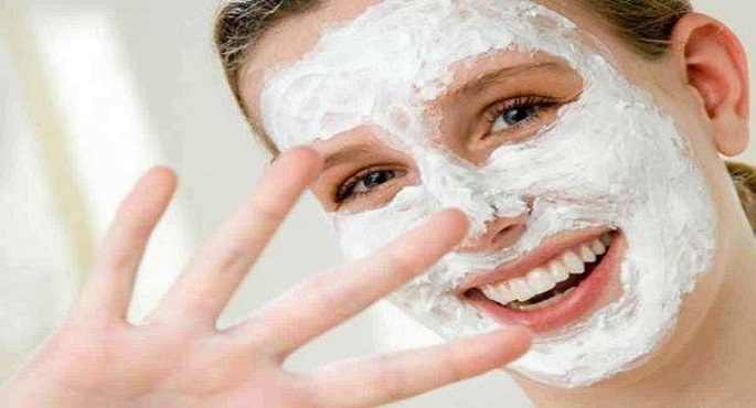 4 خلطات مثالية لبشرتك بماسكات الزبادي