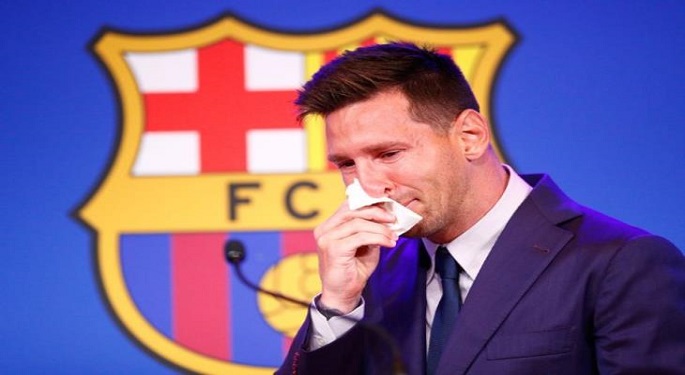 ميسي يودع برشلونة بالدموع ويقول إنه فعل المستحيل للبقاء