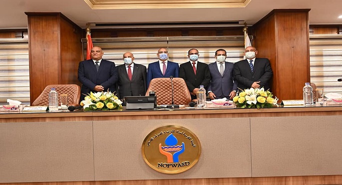 وزير الإسكان: المعامل المركزية بها أحدث الأجهزة التى من شأنها تحليل المياه وتنقيتها وفقا لأحدث المعايير العالمية.