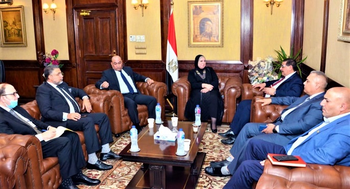 نيفين جامع تبحث مع وفد اتحاد الصناعات العراقية تعزيز الشراكة الصناعية بين البلدين