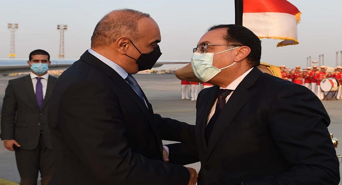 بالصور.. رئيس الوزراء يستقبل نظيره الأردني بمطار القاهرة