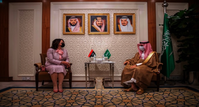 وزير خارجية السعودية يبحث مع نظيرته الليبية دعم الجهود الدولية لإرساء السلام بليبيا