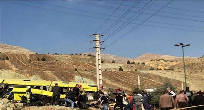 مقتل وإصابة 28 إيرانيا إثر تحطم حافلة في محافظة كردستان