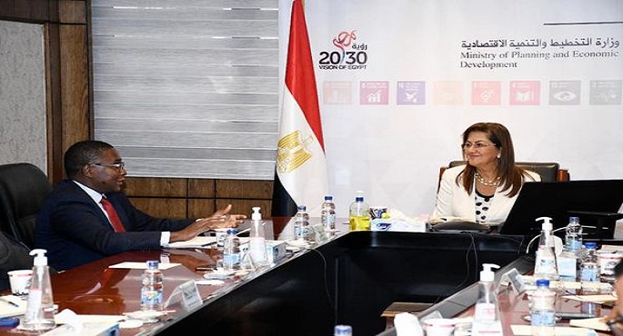 بالصور .. وزيرة التخطيط تلتقي مساعد سكرتير عام الأمم المتحدة للمناخ