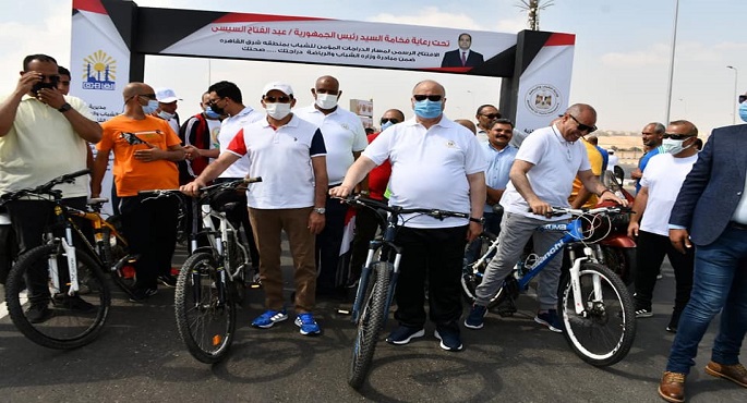 بالصور .. وزير الرياضة ومحافظ القاهرة يفتتحان أُولي المسارات المؤمنة للدراجات