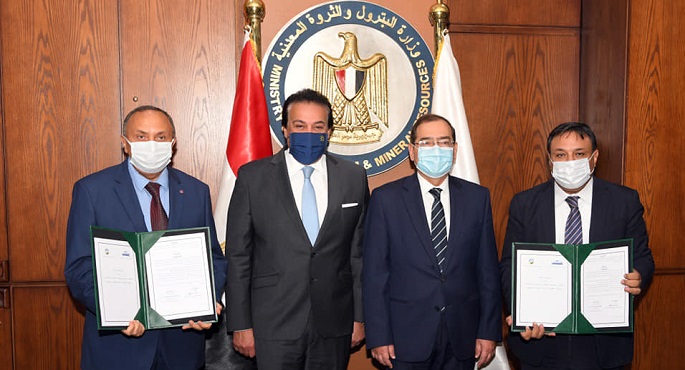 د.خالد عبدالغفار والمهندس طارق الملا يشهدان توقيع بروتوكول تعاون بين الثروة المعدنية ومعهد علوم البحار