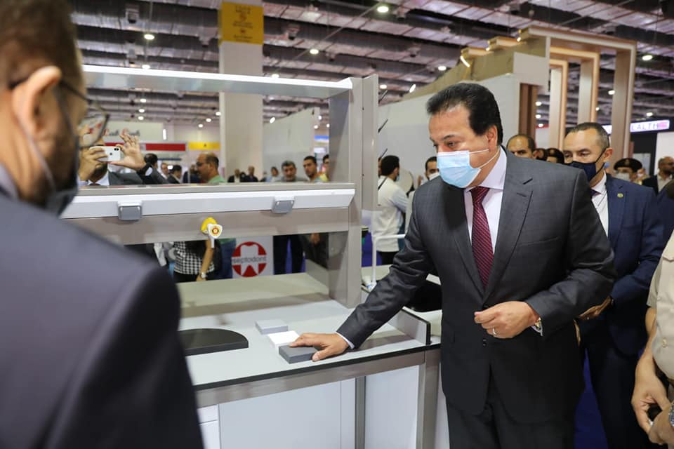 بالصور.. وزير التعليم العالي يشهد فعاليات مؤتمر ومعرض Egy Health الدولي