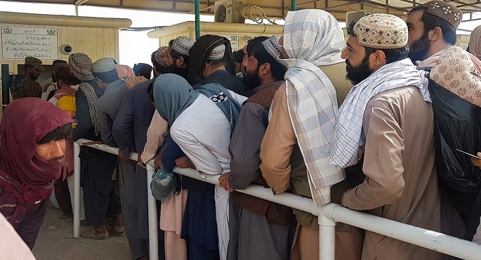 نيويورك تايمز الأمريكية : ألف شخص ينتظرون تصريح طالبان لمغادرة أفغانستان