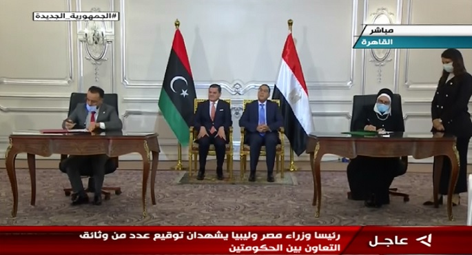 رئيسا وزراء مصر وليبيا يشهدان توقيع عدد من وثائق التعاون بين الحكومتين