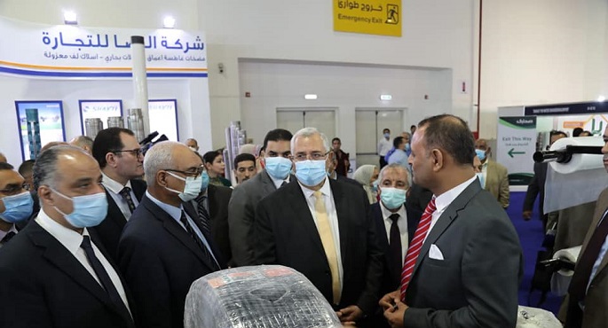 بالصور .. وزير الزراعة يفتتح المعرض الدولي “صحاري” بحضور 250 شركة متخصصة
