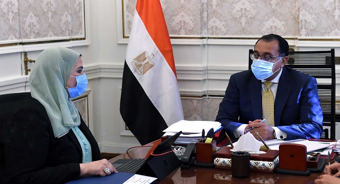 بالصور.. رئيس الوزراء يتابع مع وزيرة التضامن الاجتماعي ملفات عمل الوزارة