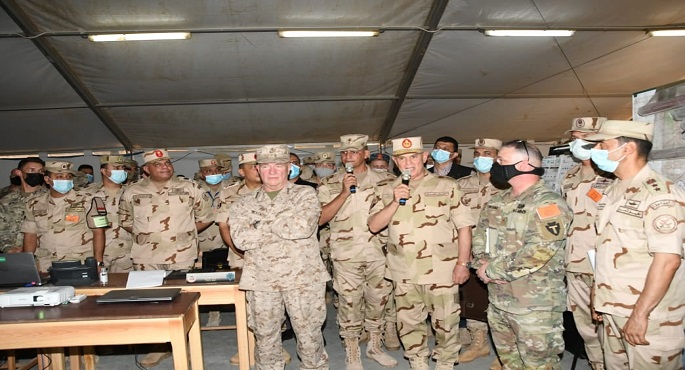 بالفيديو والصور.. رئيس الأركان يلتقي قائد القيادة المركزية الأمريكية ويتفقدا القوات المشاركة بتدريبات (النجم الساطع 2021)