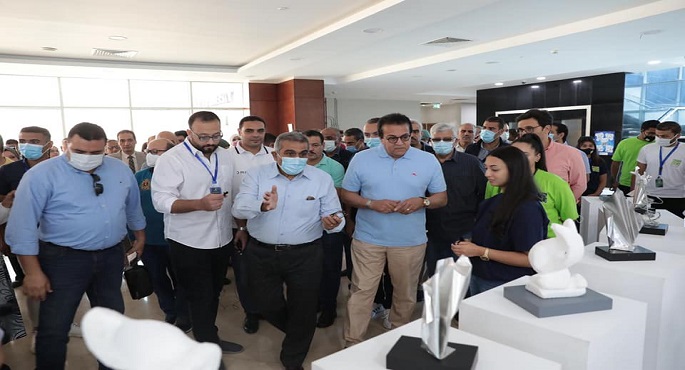 بالصور.. وزير التعليم العالي ورؤساء الجامعات يتفقدون جامعة الجلالة