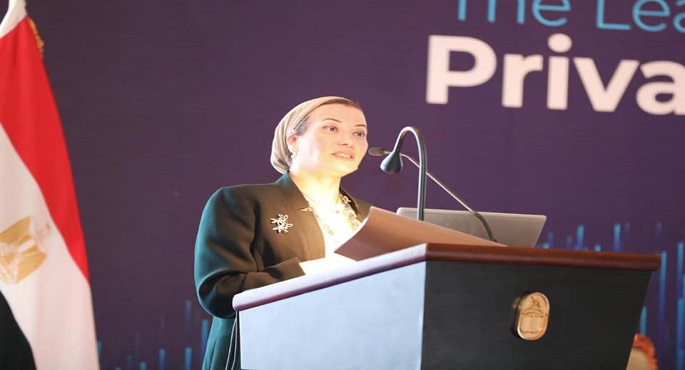 بالصور.. وزيرة البيئة تستعرض رؤية مصر لتحقيق النمو الأخضر بالشراكة مع القطاع الخاص وآليات خلق المناخ الداعم
