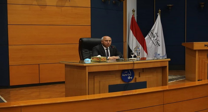 بالصور .. وزير النقل يعقد اجتماعا موسعاً مع العاملين بهيئة ميناء دمياط