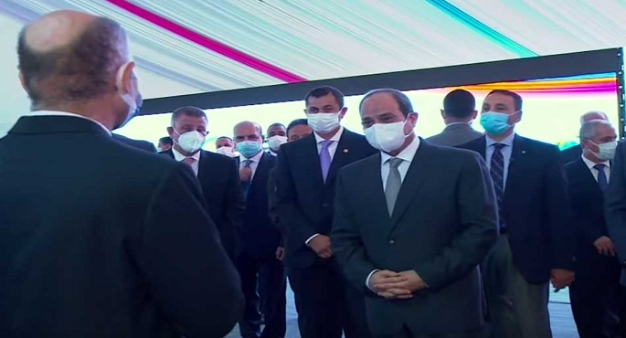 بالفيديو .. الرئيس السيسي يتفقد عدداً من مبادرات الحماية الاجتماعية باحتفالية “أبواب الخير”