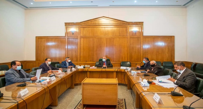 بالصور.. عبد العاطى يتابع أعمال لجنة اعداد اللائحة التنفيذية لقانون الموارد المائية والرى الجديد
