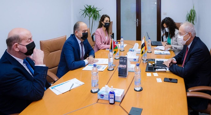 رئيس اقتصادية قناة السويس يبحث مع سفير الأردن تعزيز مجالات التعاون