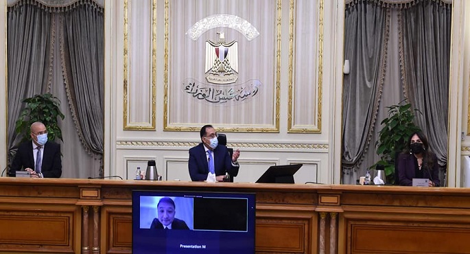 بالصور.. رئيس الوزراء يستعرض مقترحا من شركة صينية لإدارة وتشغيل منطقة الأعمال المركزية بالعاصمة الإدارية