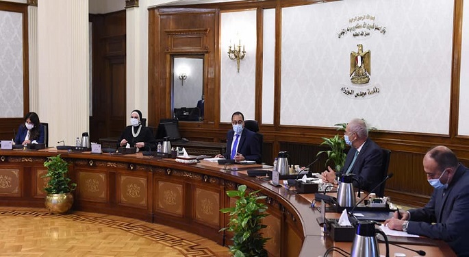 بالصور.. رئيس الوزراء يستعرض مقترحا لإنشاء مركز لتصنيع السيارات شرق بورسعيد