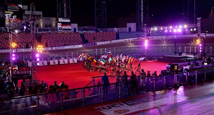 بالصور.. رئيس الوزراء يفتتح بطولة العالم للناشئين لدراجات المضمار