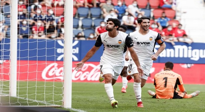 فالنسيا يضرب أوساسونا برباعية في الدوري الإسباني