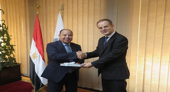 بالصور .. وزير المالية يلتقى بالسفير البريطانى بالقاهرة مؤكدا دعم مصر للاستثمار