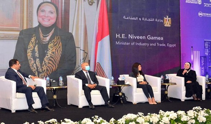 بالصور.. نيفين جامع تشارك في فعاليات الدورة السادسة لملتقى بناة مصر
