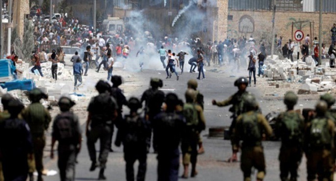 قوات الاحتلال تعتقل 13 فلسطينيا.. ومُستوطنون يقتحمون باحات الأقصى