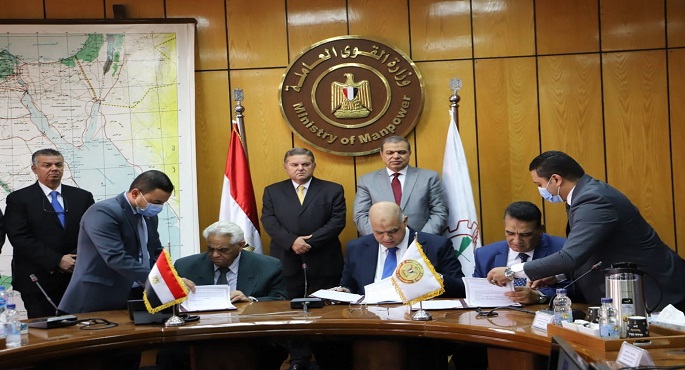 بالصور.. وزيرا قطاع الأعمال والقوى العاملة يشهدان توقيع اتفاقية بشأن مستحقات عمال “الحديد والصلب”