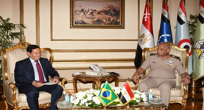 وزير الدفاع يبحث مع نائب رئيس البرازيل مجالات التعاون ونقل الخبرات