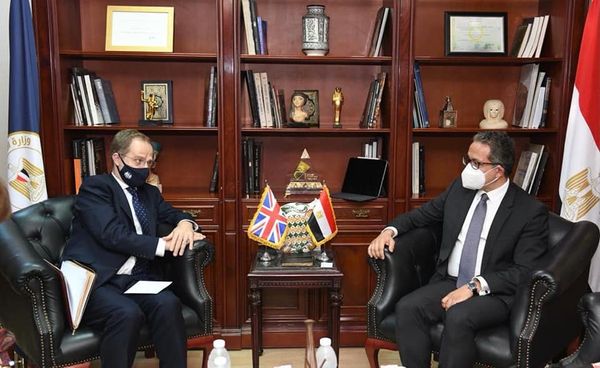 بالصور.. وزير السياحة والآثار يلتقي بالسفير البريطاني بالقاهرة لبحث سبل التعاون بين البلدين